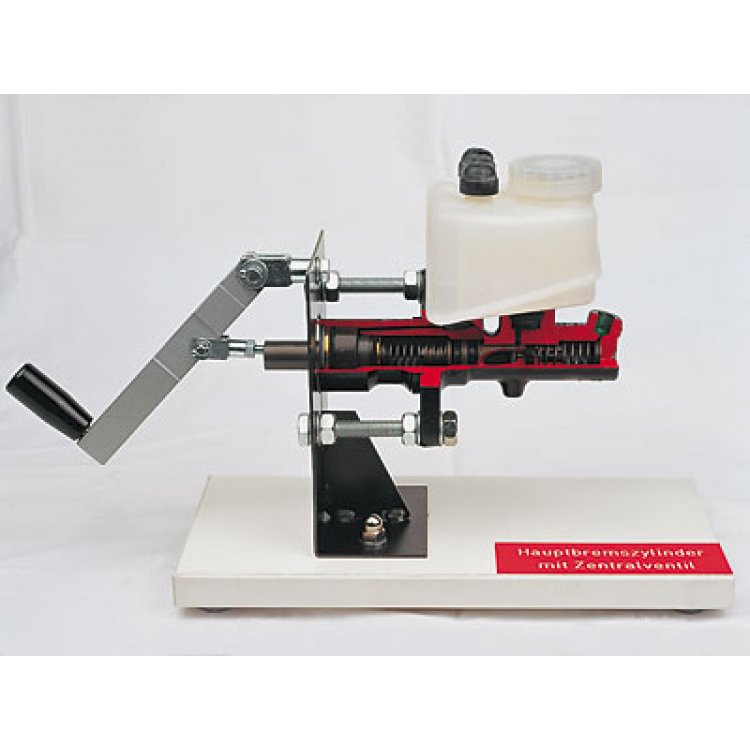 Graduated tandem main brake cylinder with central valve